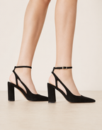 Schwarze Pumps Damen mit Blockabsatz und spitzer Schuhspitze Vorderansicht