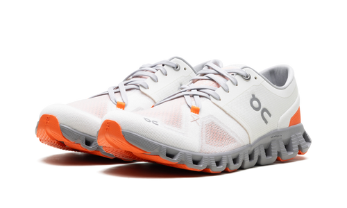 On Running Cloud X 3 Laufschuhe in Ivory und Alloy 2