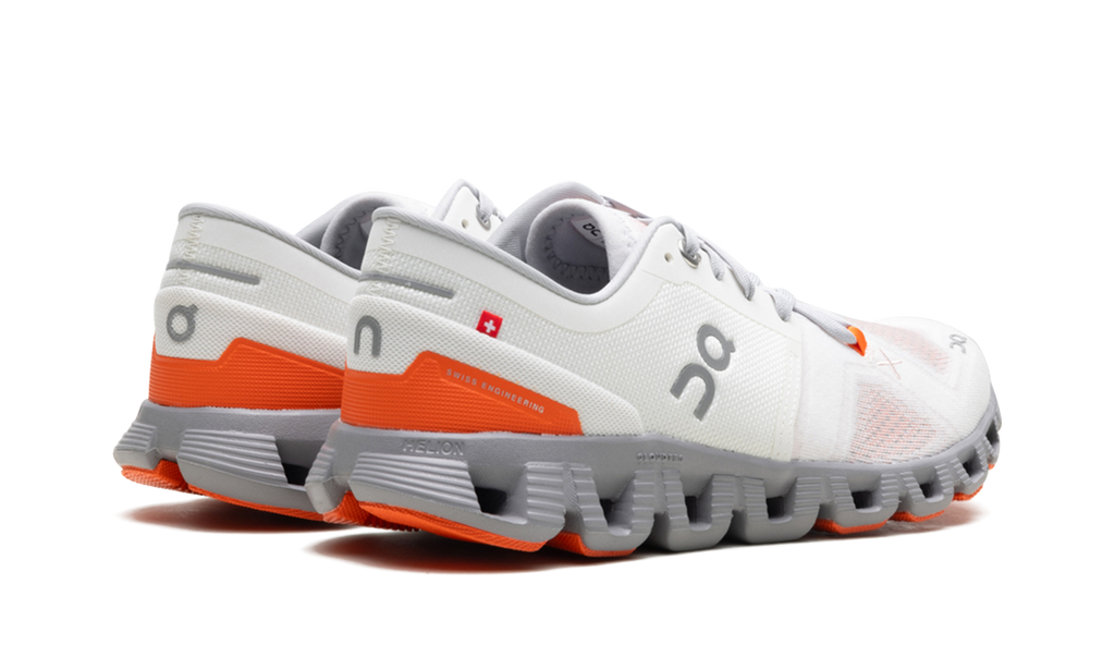 On Running Cloud X 3 Laufschuhe in Ivory und Alloy 3