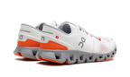 On Running Cloud X 3 Laufschuhe in Ivory und Alloy 3