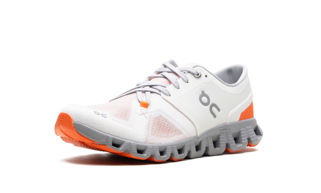 On Running Cloud X 3 Laufschuhe in Ivory und Alloy 4