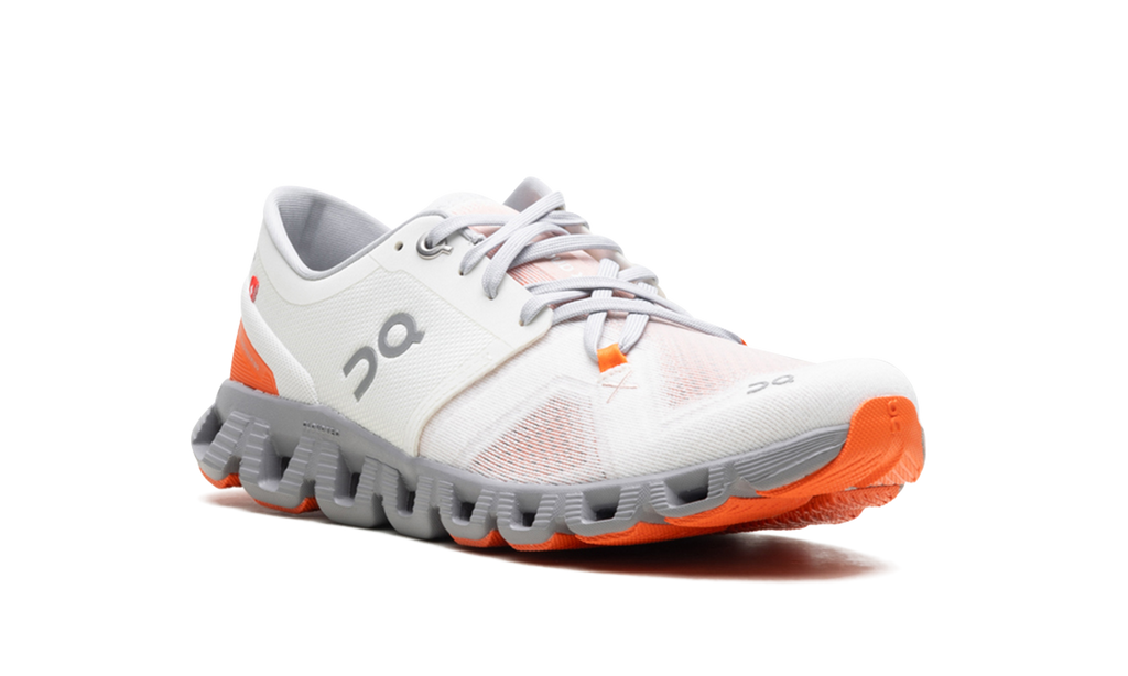 On Running Cloud X 3 Laufschuhe in Ivory und Alloy 5