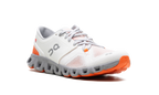 On Running Cloud X 3 Laufschuhe in Ivory und Alloy 5