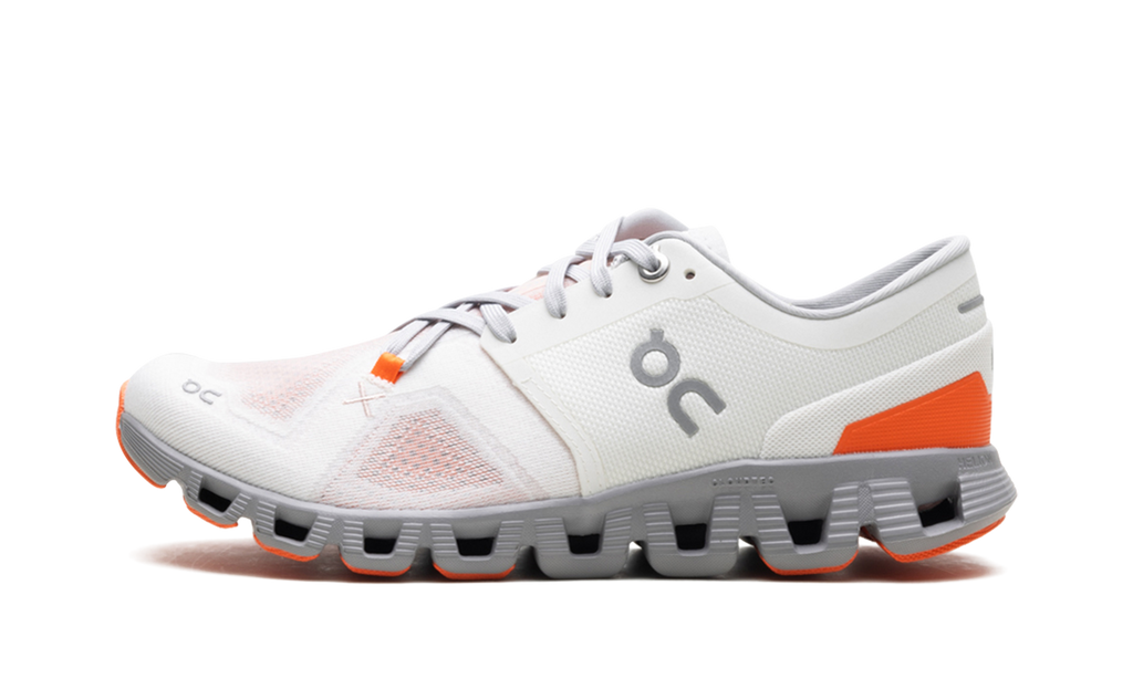 On Running Cloud X 3 Laufschuhe in Ivory und Alloy 7