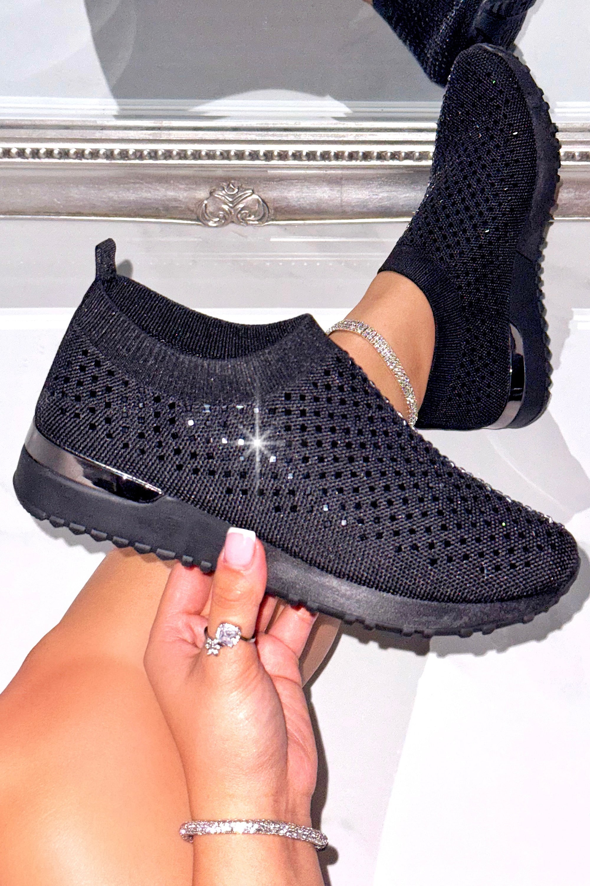 Bequeme Stretch-Socken-Sneaker in Schwarz mit Strass