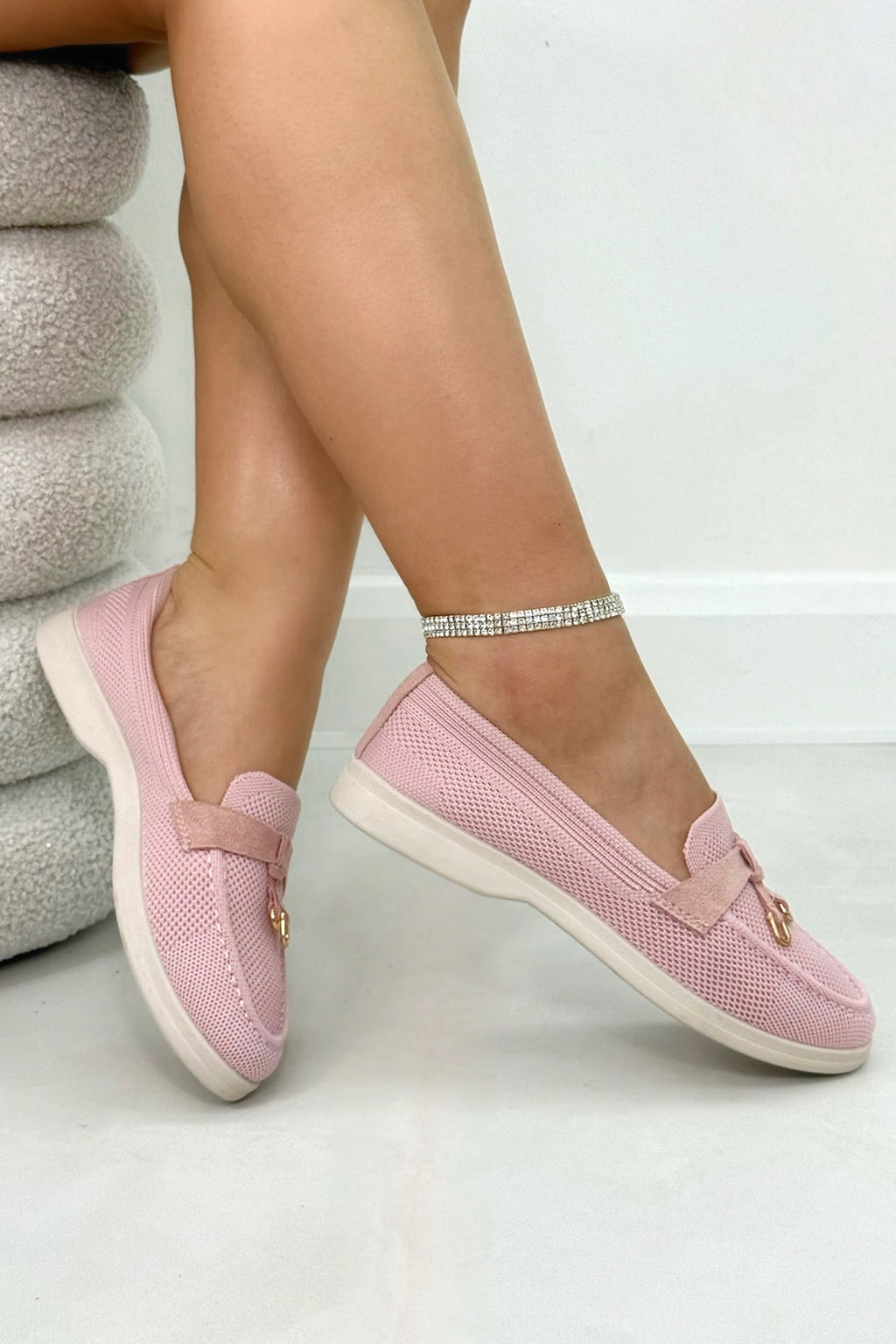 Glitzernde Slip-On Loafer in Pink für Damen. 2