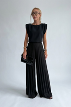 Elegantes gefaltetes Set für Frauen in Schwarz, perfekt für jeden Anlass. 2