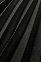 Elegantes gefaltetes Set für Frauen in Schwarz, perfekt für jeden Anlass. 4