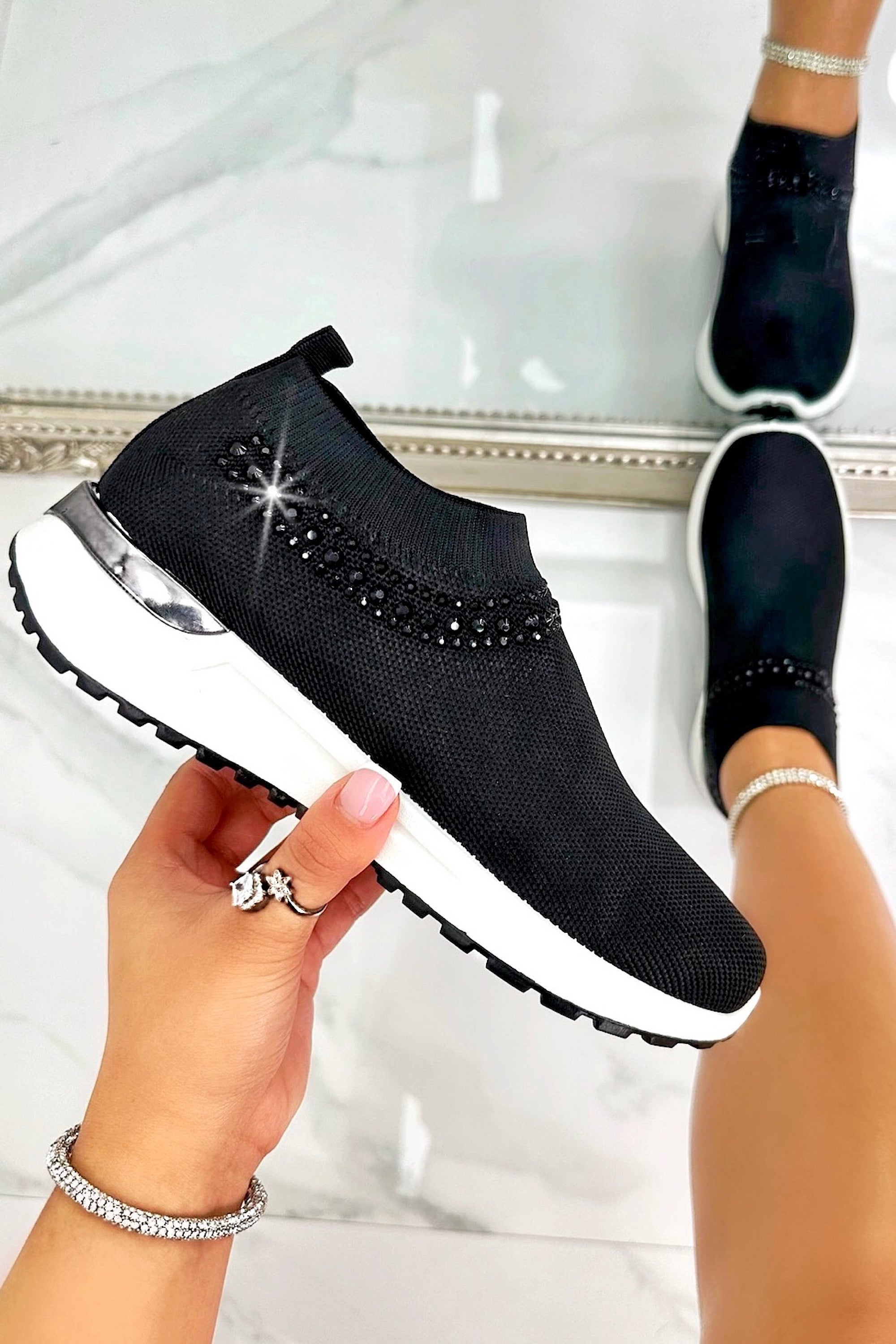 Damen Sneaker Schwarz mit Kristallverzierung