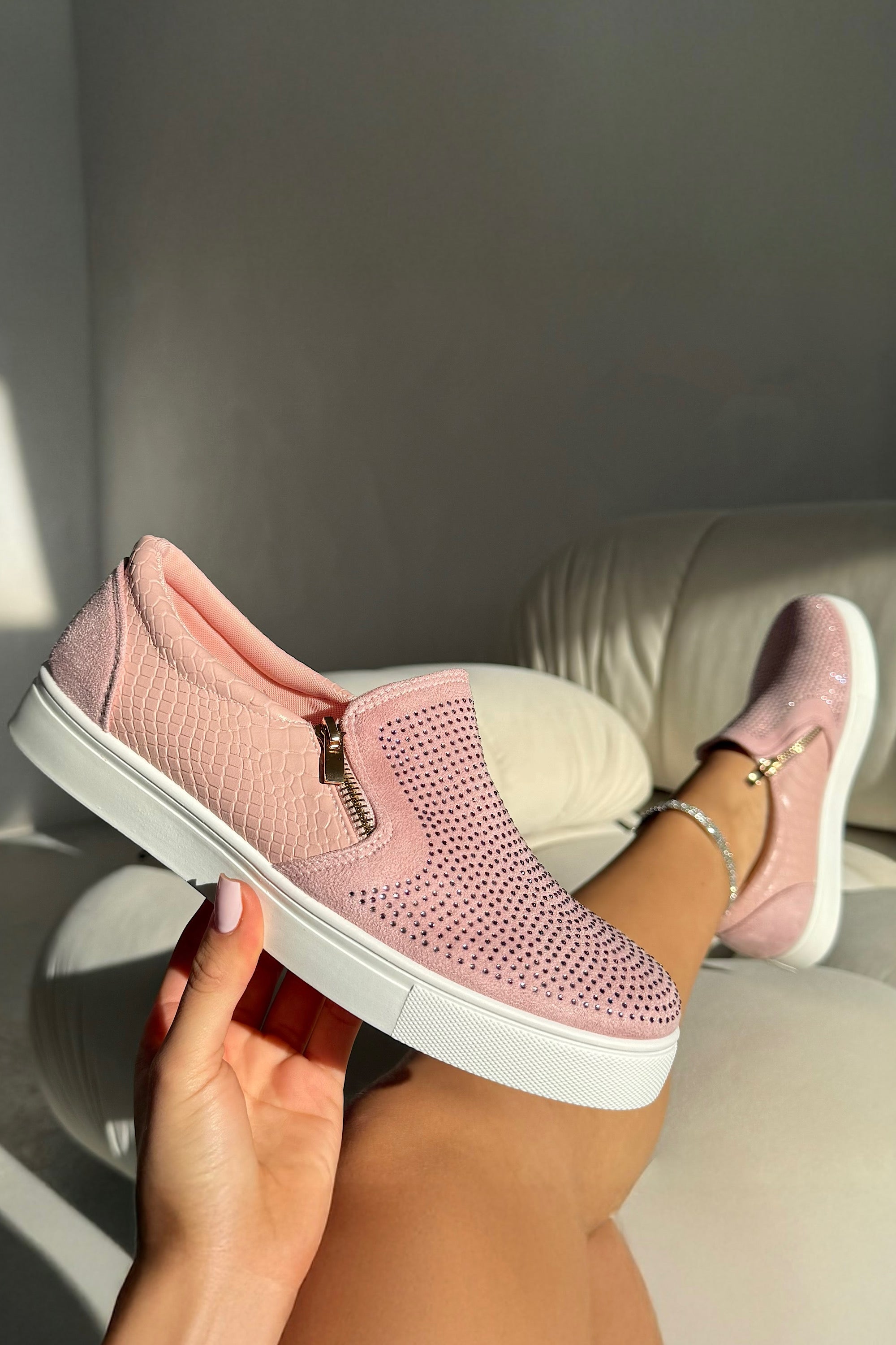 Elegante Sneaker mit Kristallverzierung in Pink