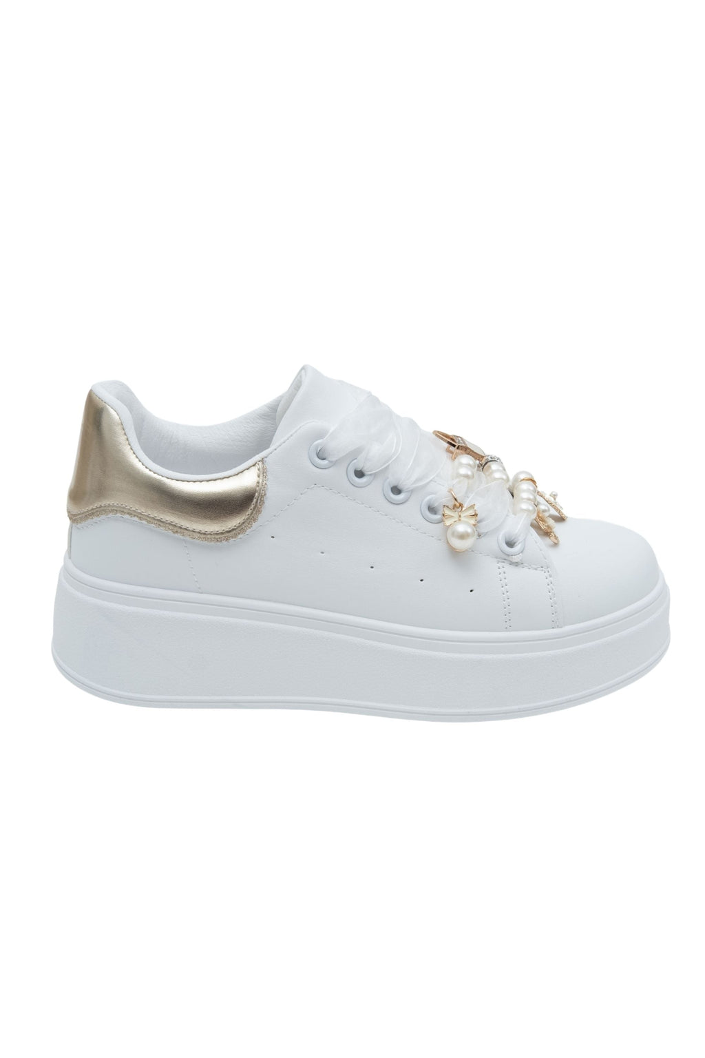 Elegante Sneaker mit Perlen und Charms in Weiß 8