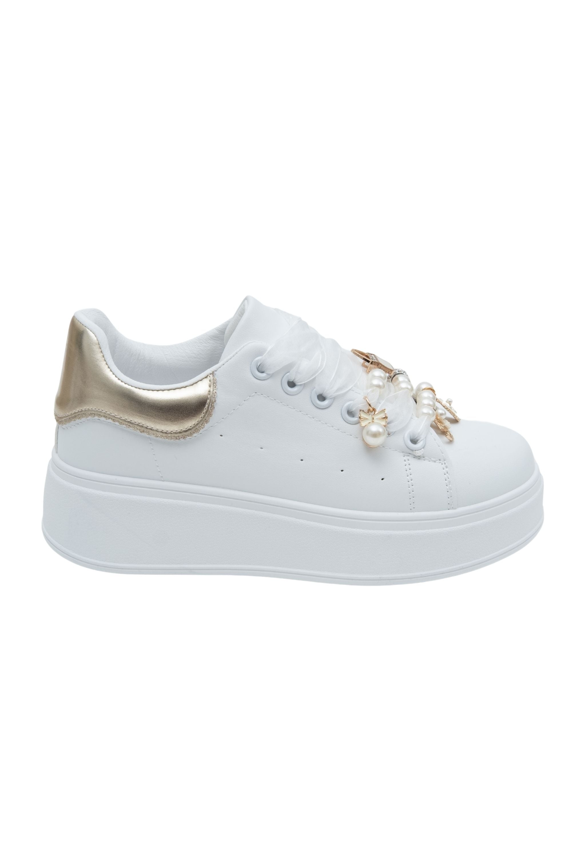 Elegante Sneaker mit Perlen und Charms in Weiß 8