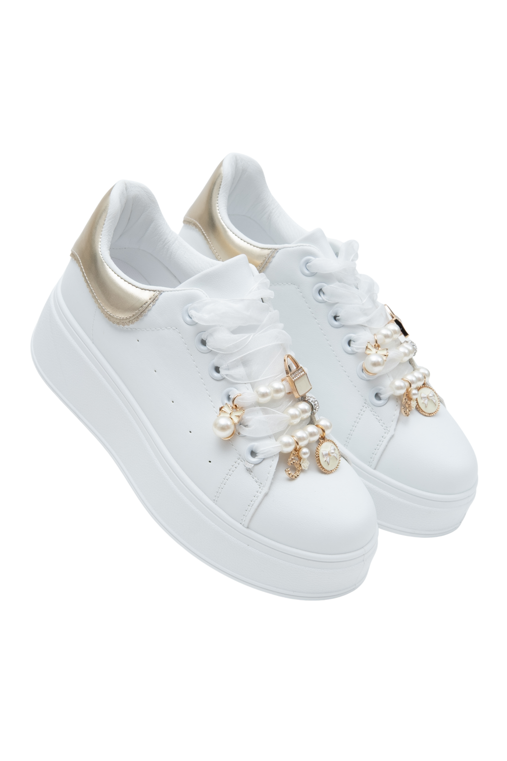 Elegante Sneaker mit Perlen und Charms in Weiß 9