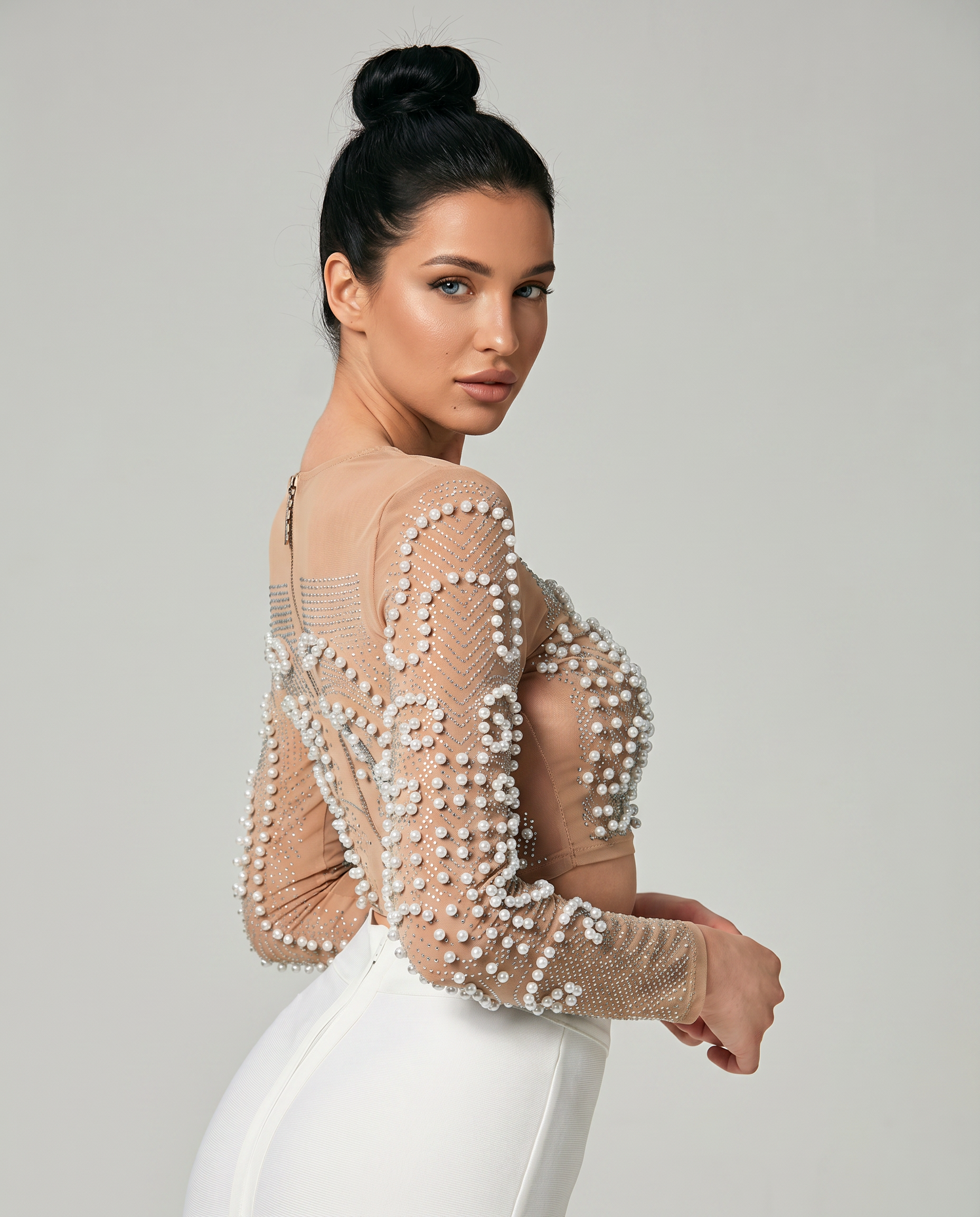Elegantes perlenverziertes Midi Set für Frauen, ideal für besondere Anlässe. 3