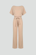 Eleganter, weitbeiniger Jumpsuit für Frauen in verschiedenen Farben.