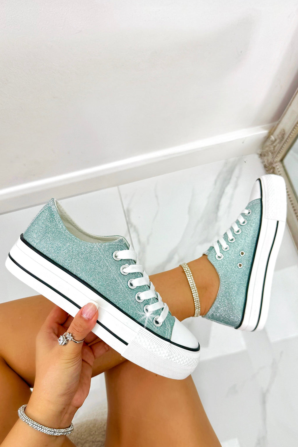 Glitzernde Leinwand-Sneaker in Grün mit klobiger Sohle