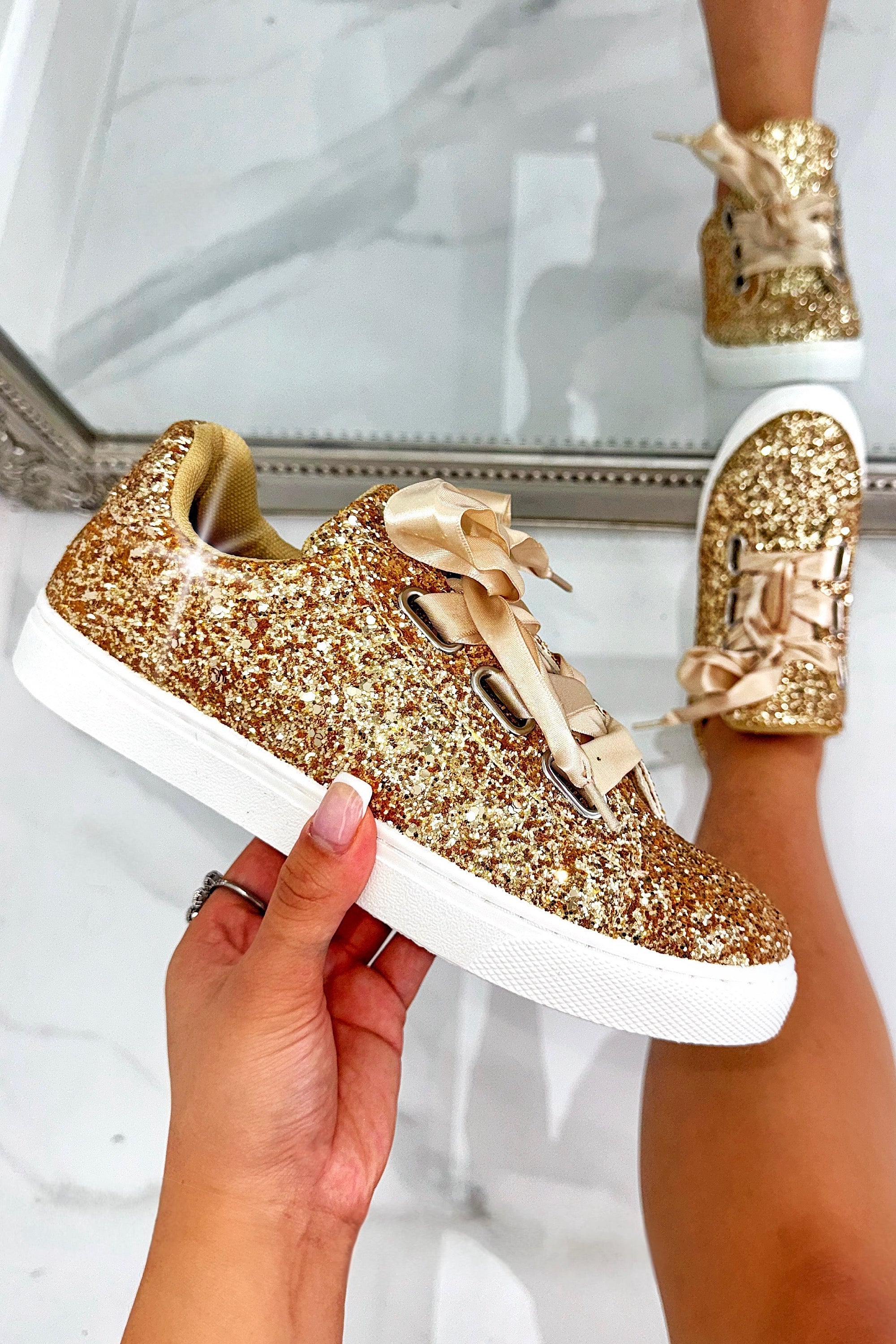 Glitzernde Schnürschuhe in Gold für Damen 4