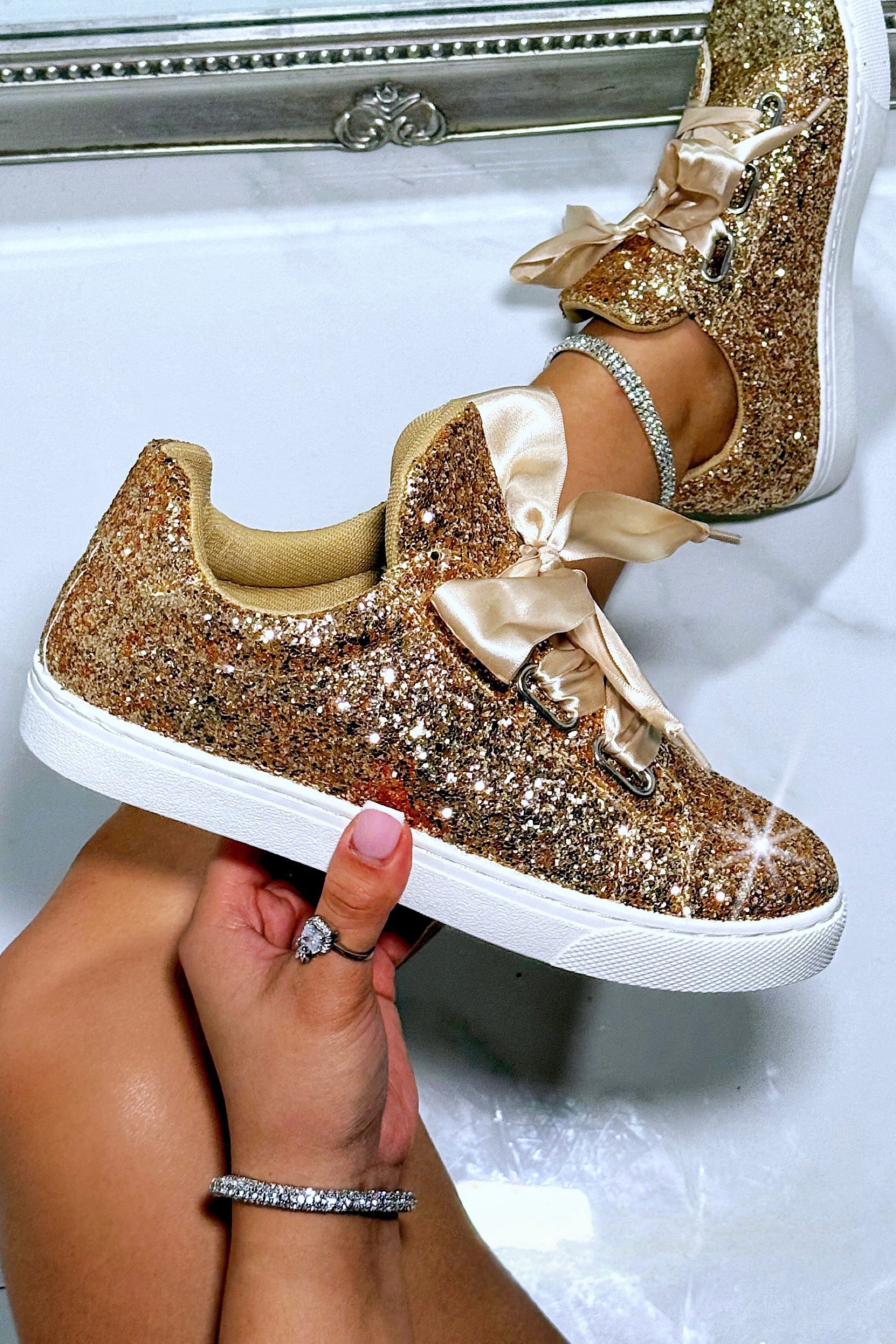 Glitzernde Schnürschuhe in Gold für Damen 6