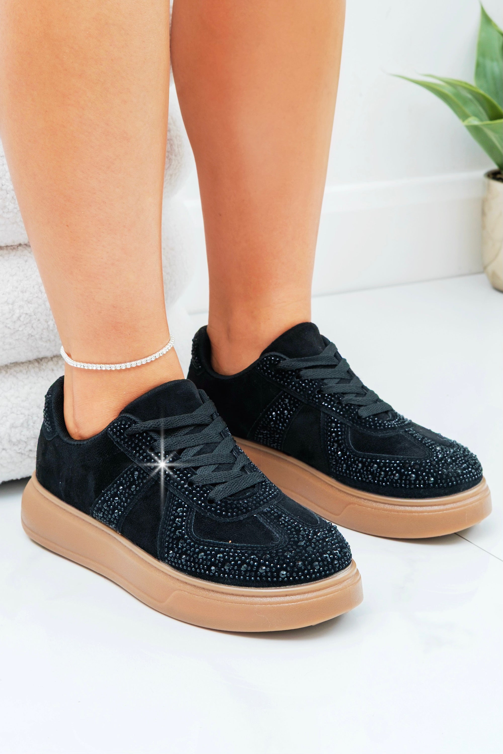 Glitzernde Sneaker in Schwarz mit Strass und Gummisohle 5