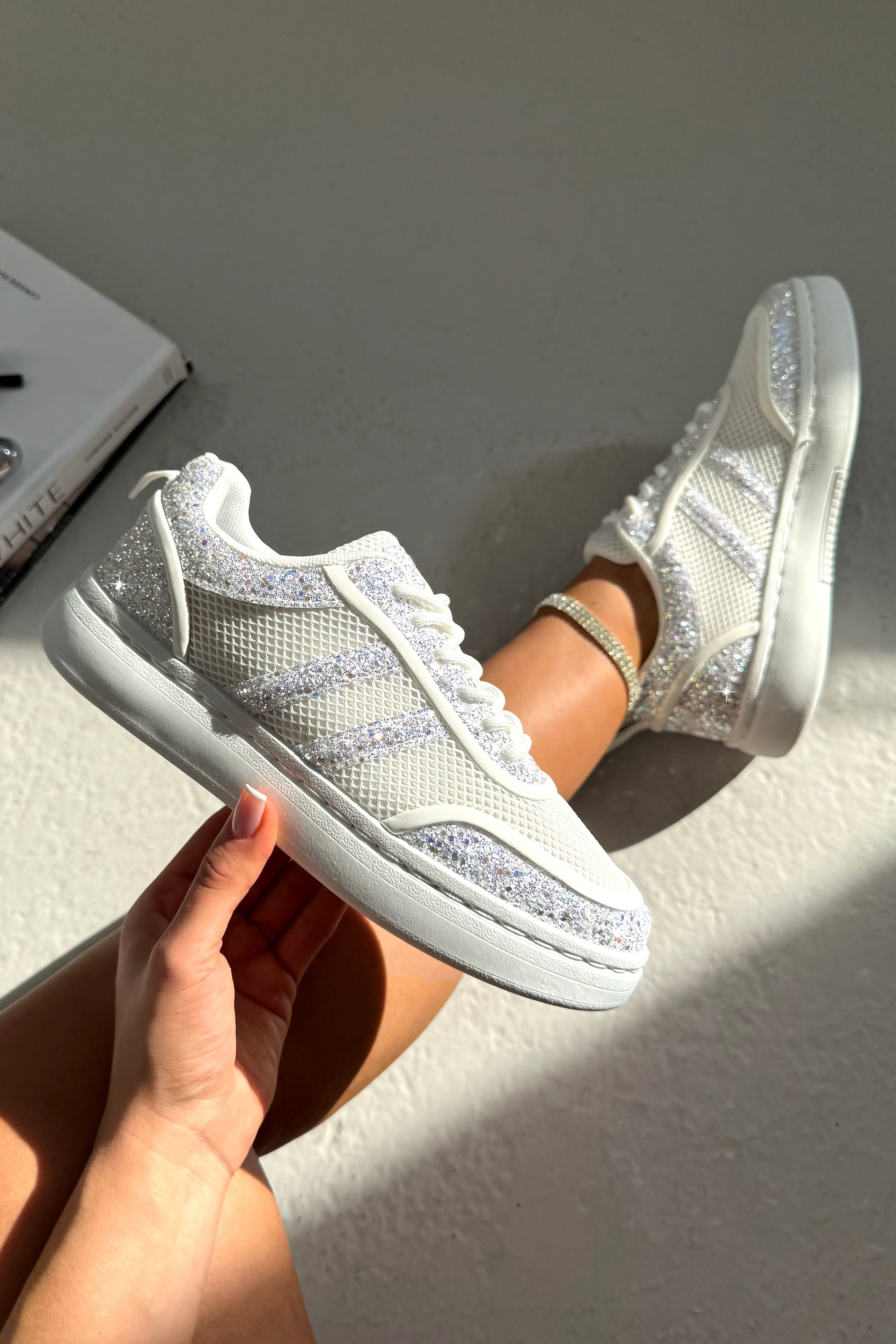 Sneaker Weiß mit Glitzerstreifen