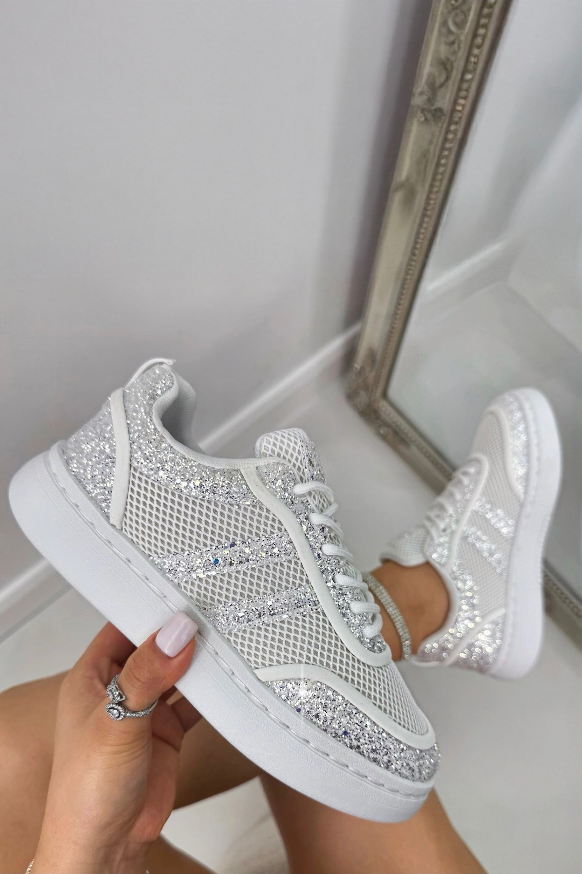 Sneaker Weiß mit Glitzerstreifen 2