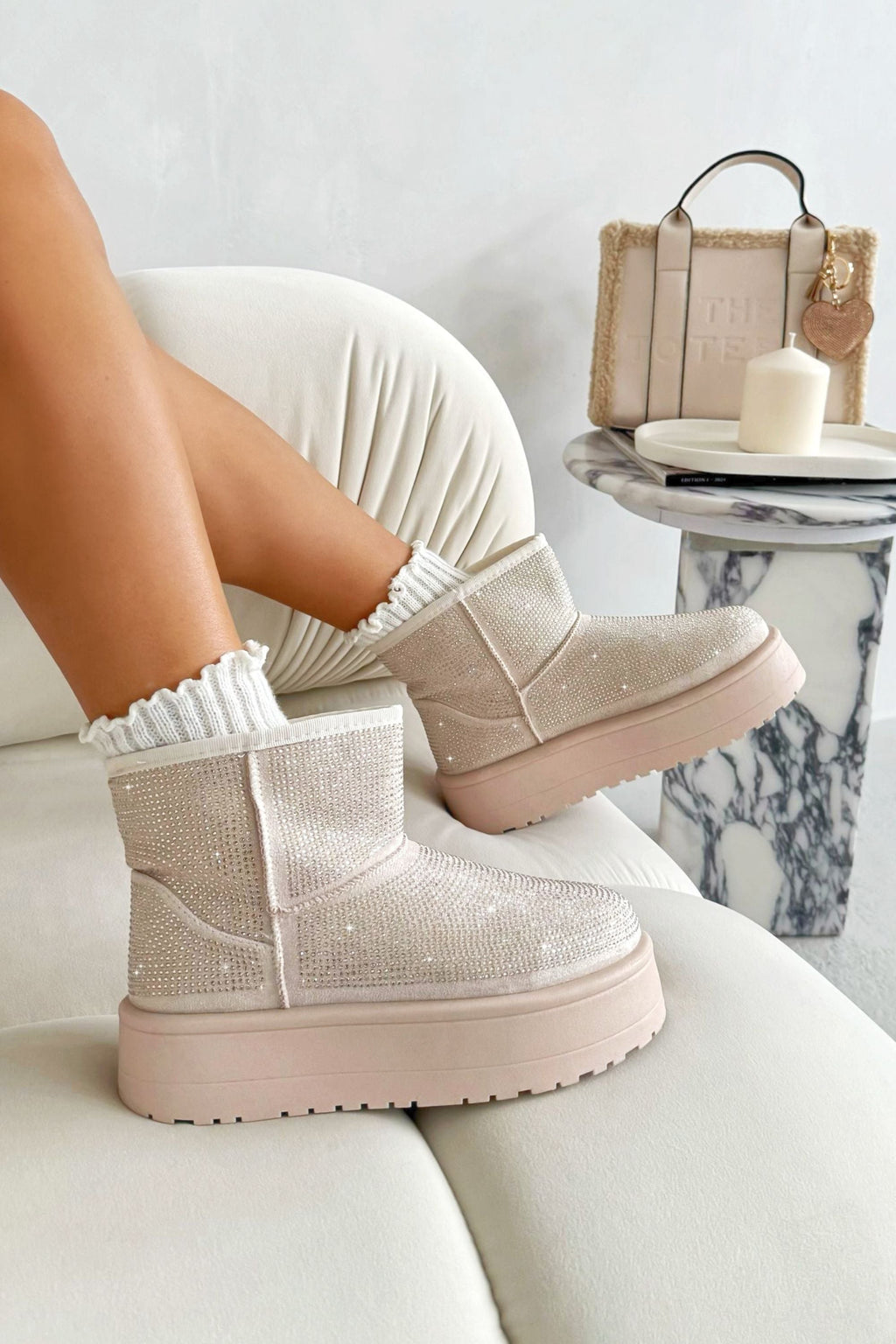 Glitzernde Strass Snugg Mini Boots in Nude für Damen
