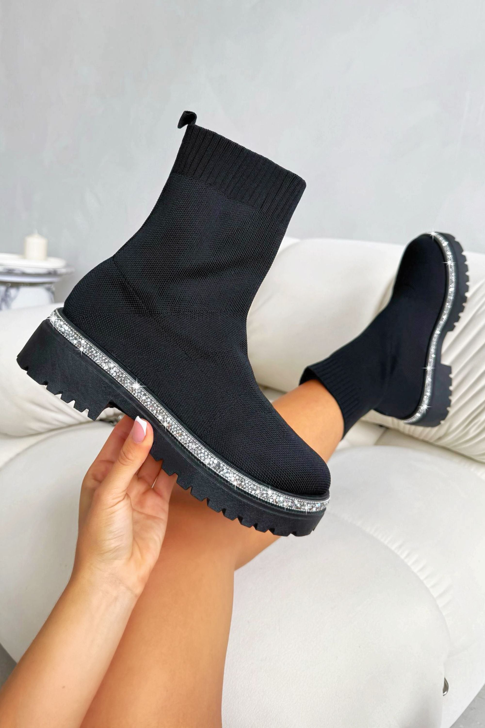 Glitzernde Stretch Chunky Sock Boots in Schwarz für stilvolle Herbst- und Winterlooks.