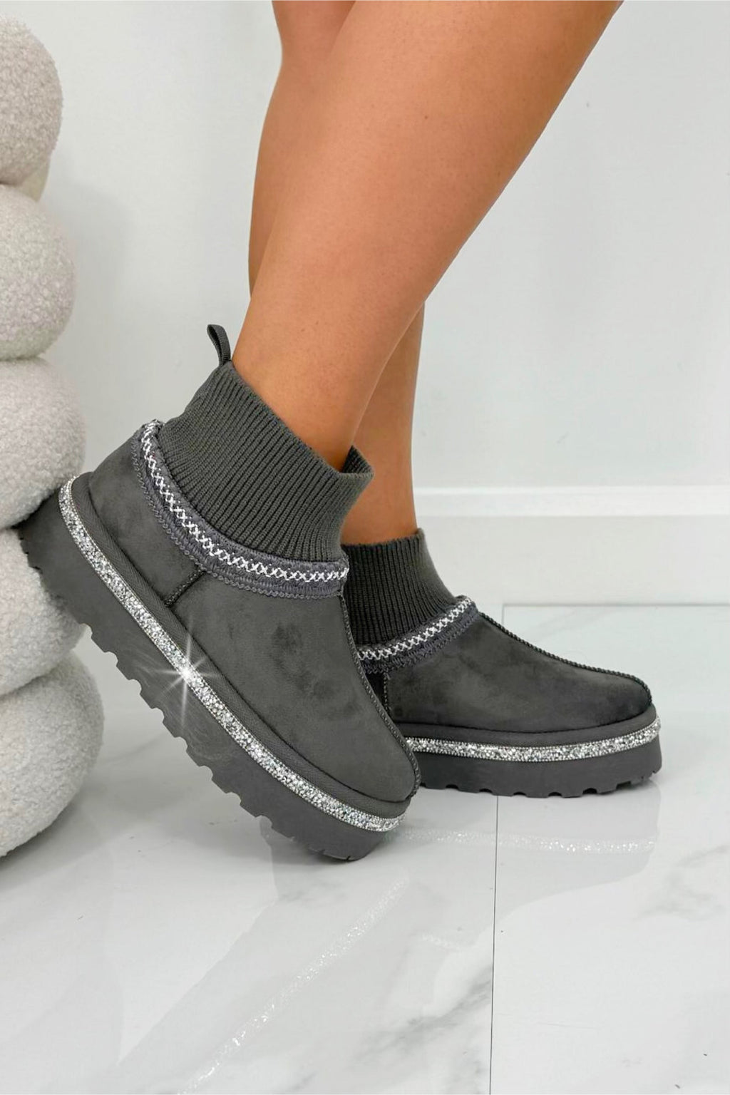 Glitzernde Stretch Sock Warmer Mini Snugg Slipper Boots in Grau 2
