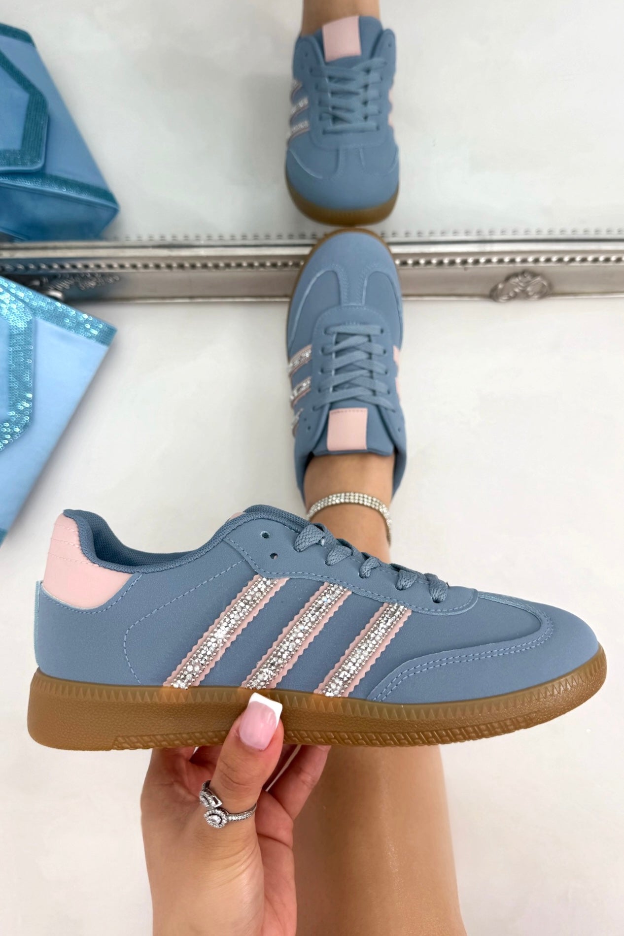Sneaker Blau mit Glitzerstreifen 2