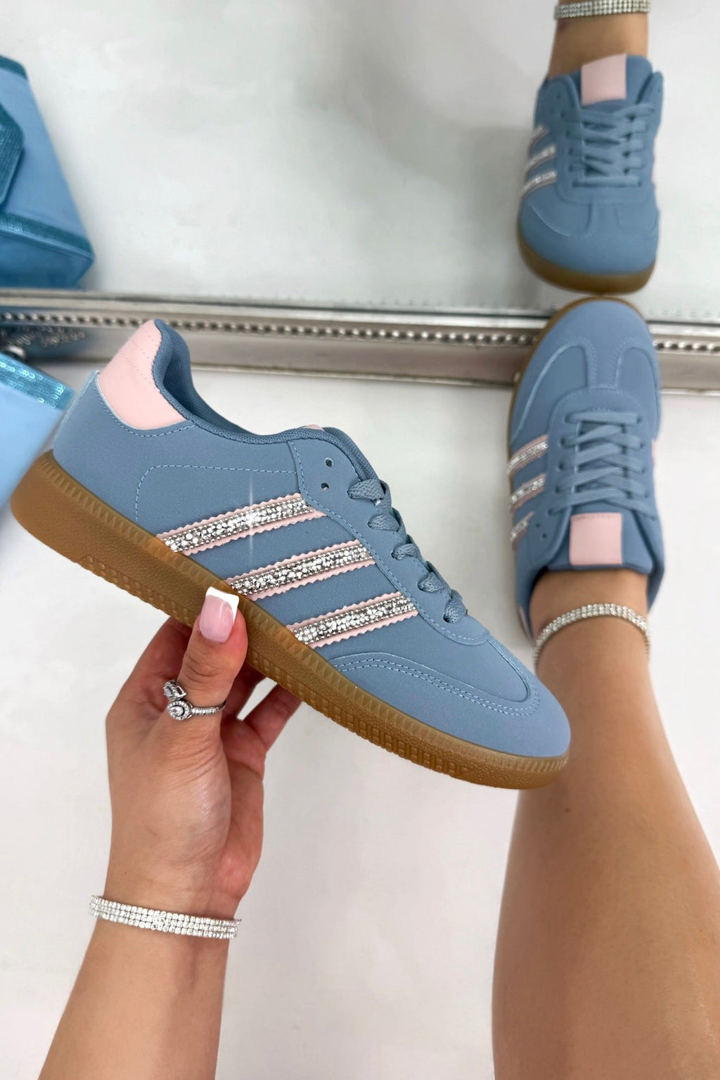 Sneaker Blau mit Glitzerstreifen 3