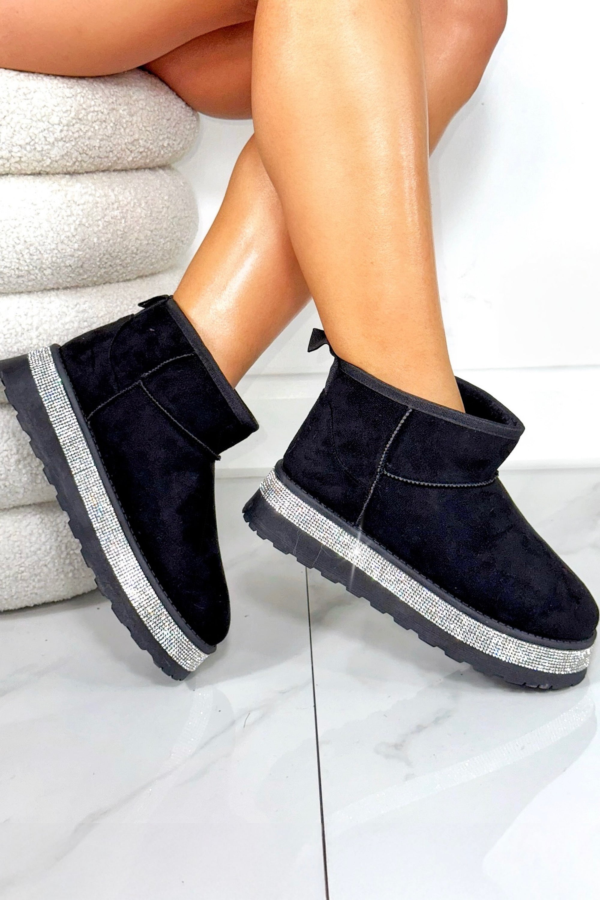 Kristall Diamantkante Gemütliche Mini Stiefel in Schwarz 2