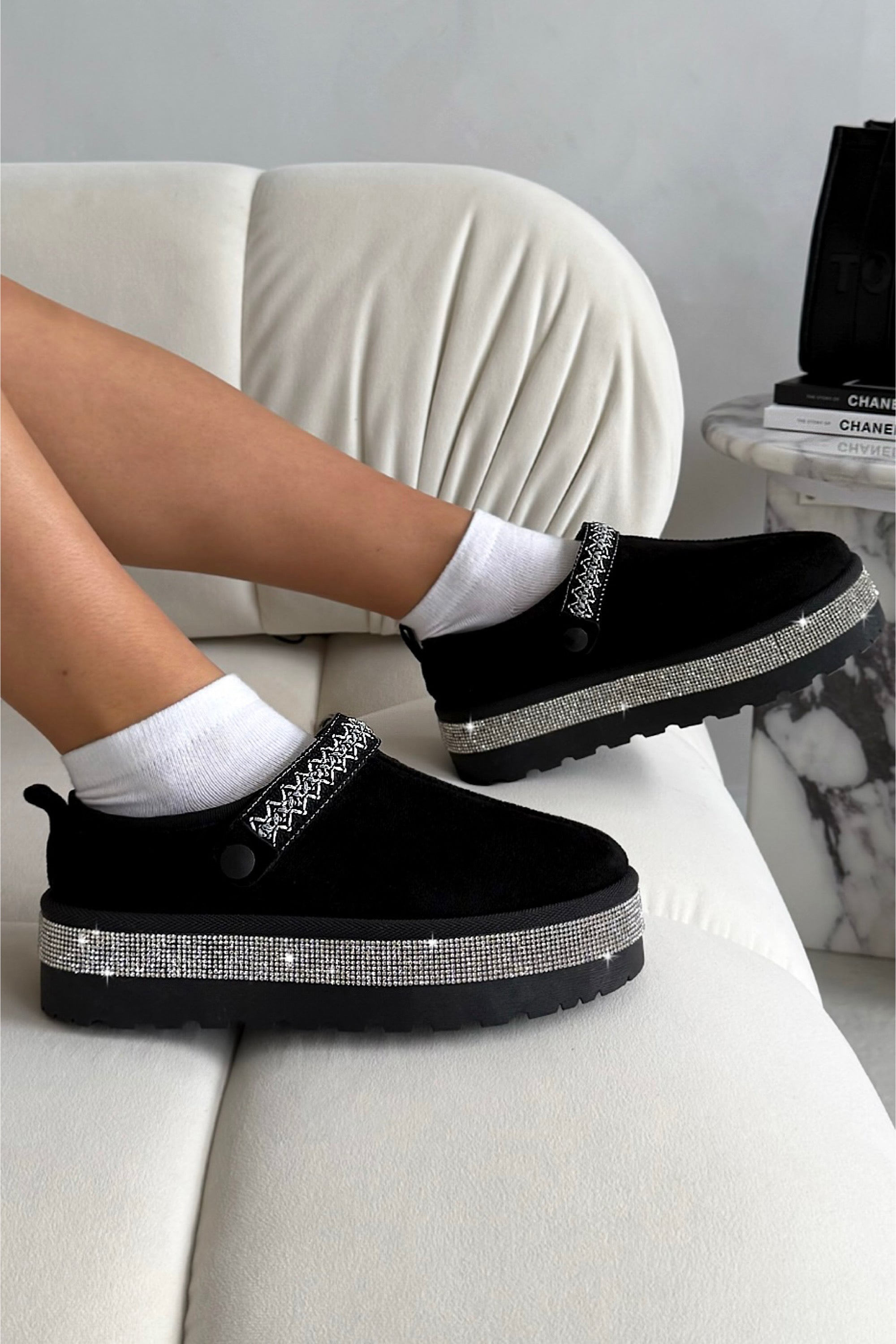 Schwarze Kristall Diamantkante Kunstwildleder Plattform Clogs Hausschuhe