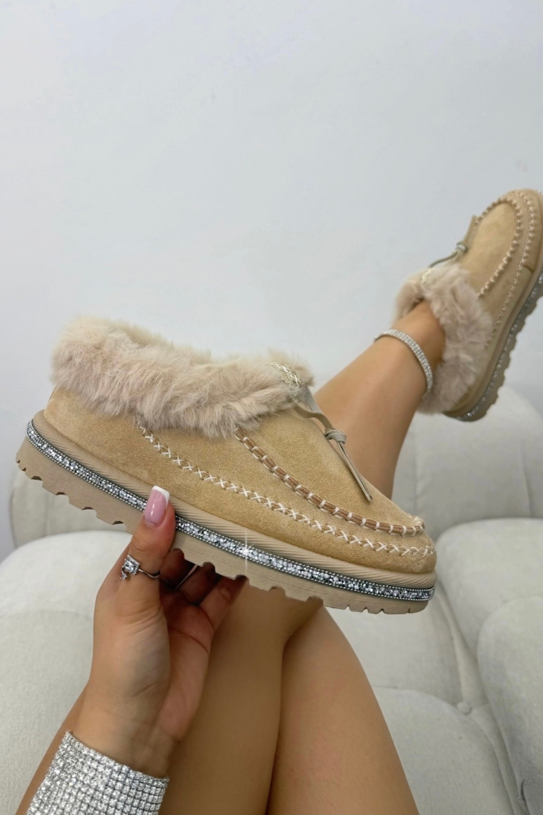 Kristall Faux Fur Gefütterte Tazgirl Outdoor Hausschuhe in Nude