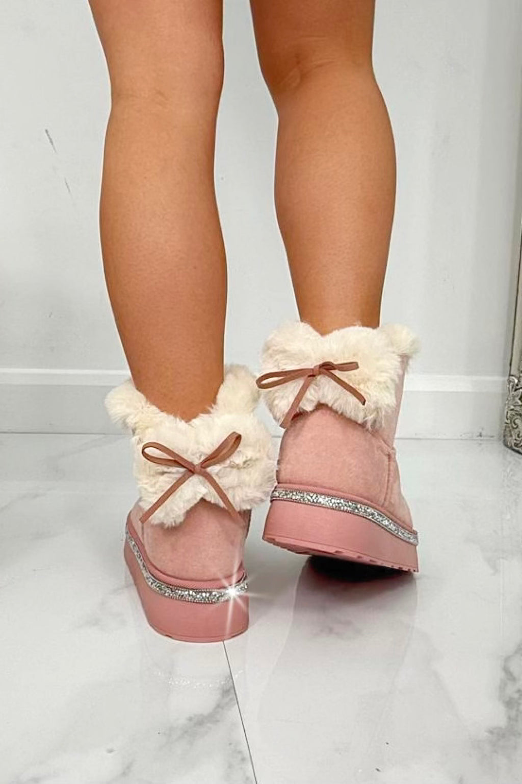 Kristall Faux Fur Schleife Snugg Boots in Rosa für gemütlichen Winterkomfort. 2