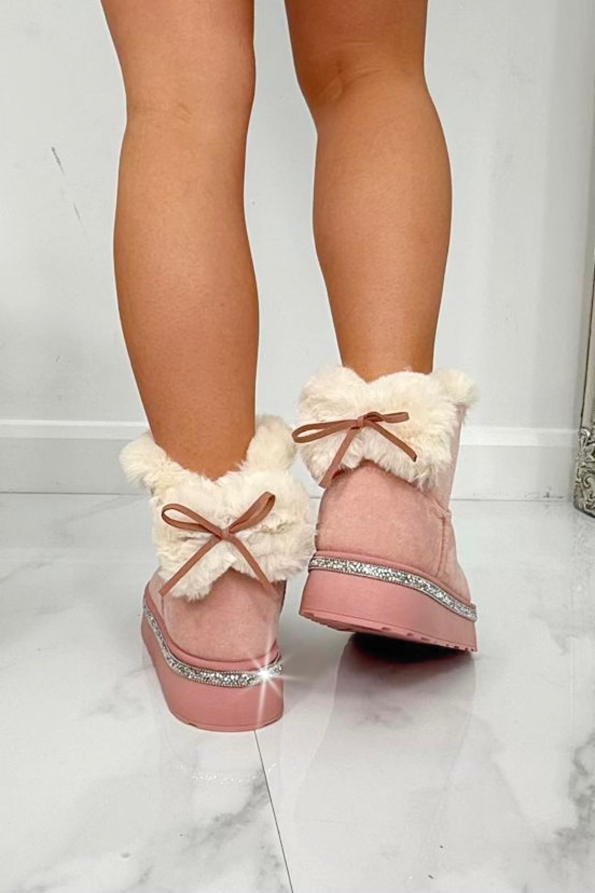 Kristall Faux Fur Schleife Snugg Boots in Rosa für gemütlichen Winterkomfort. 2