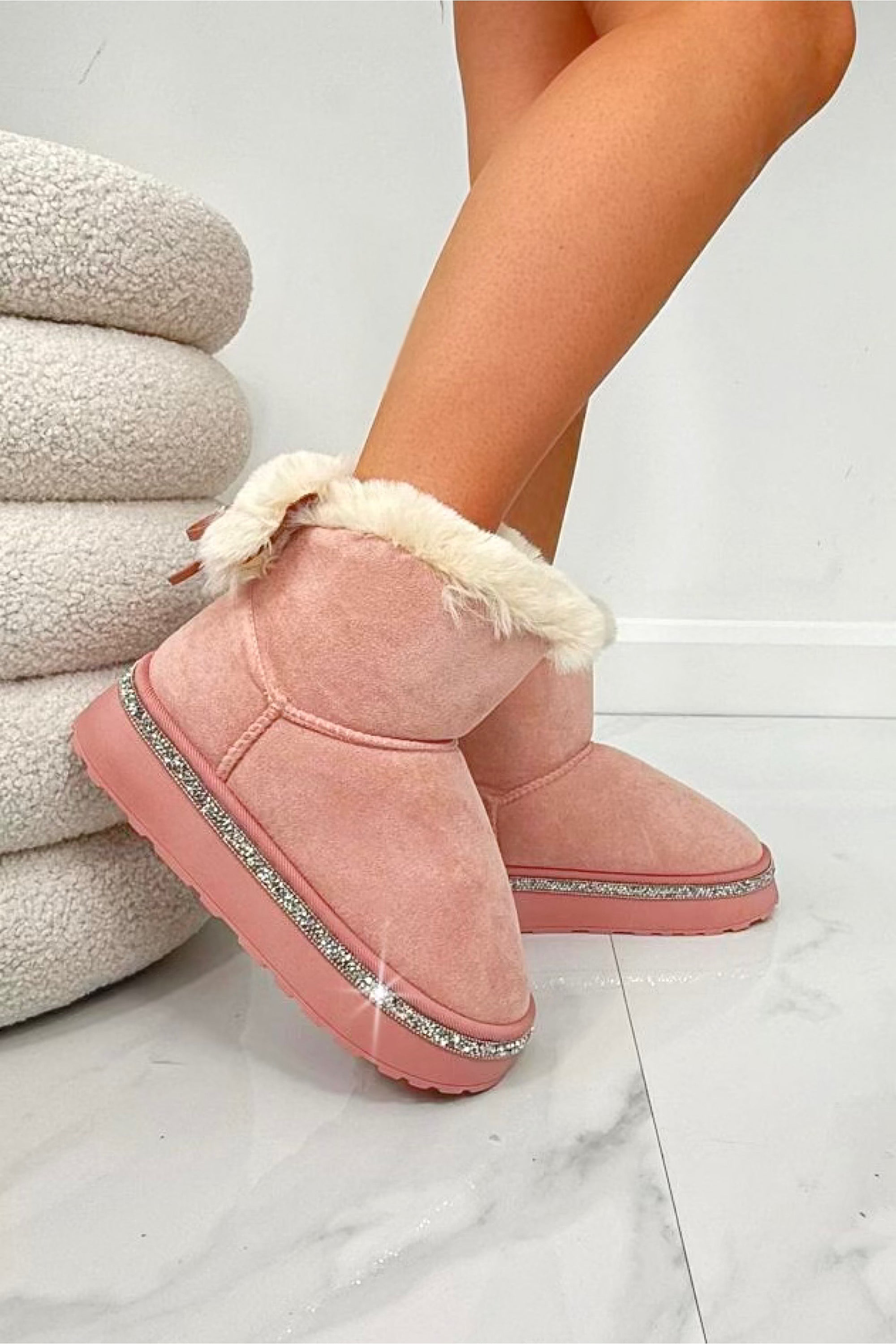 Kristall Faux Fur Schleife Snugg Boots in Rosa für gemütlichen Winterkomfort. 3