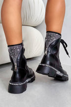 Kristall Glamour Krieger Biker Stiefel in Schwarz mit funkelnden Verzierungen.