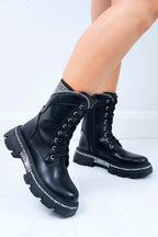 Kristall Glamour Krieger Biker Stiefel in Schwarz mit funkelnden Verzierungen. 2