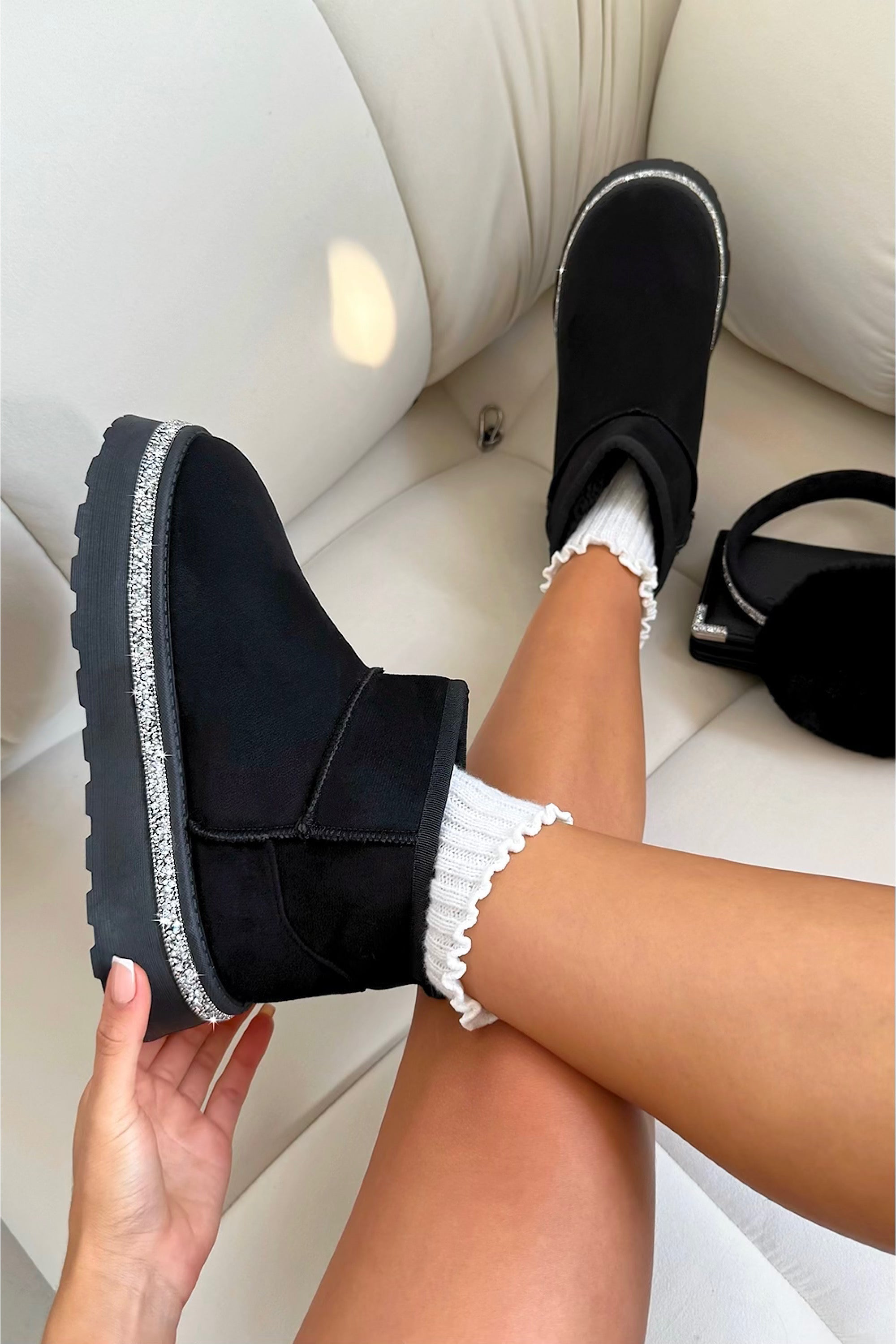 Kristallbesatz Plattform Ultra Mini Snugg Boots in Schwarz
