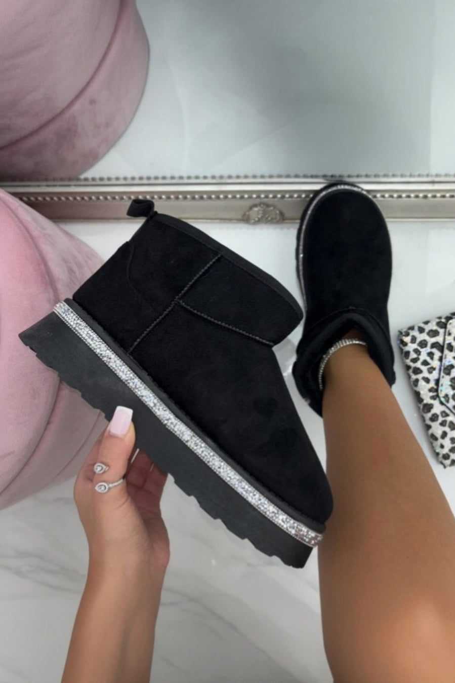 Kristallbesatz Plattform Ultra Mini Snugg Boots in Schwarz 3