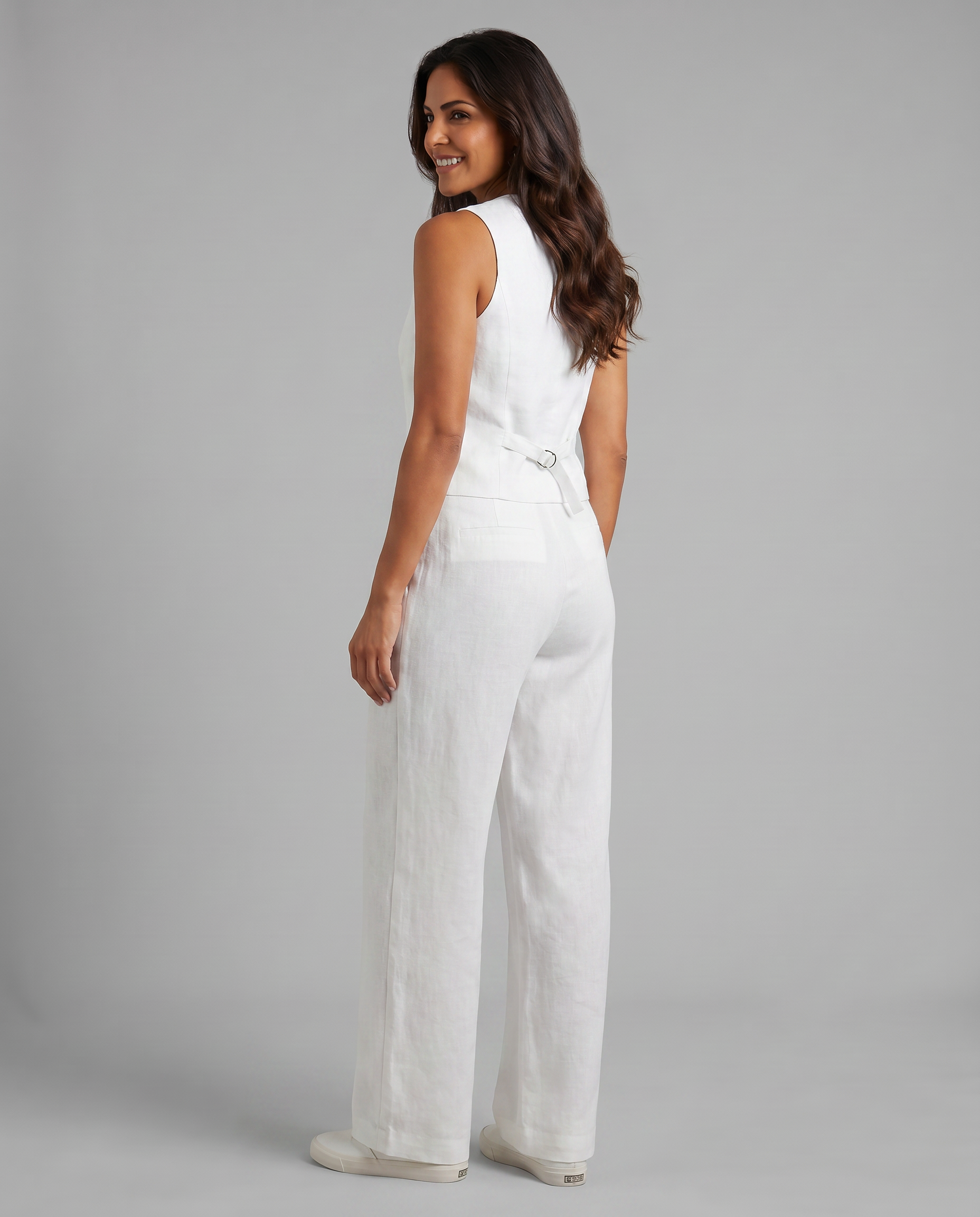 Elegantes Leinen Co-Ord Set für Frauen mit Weste und weit geschnittenen Hosen. 11