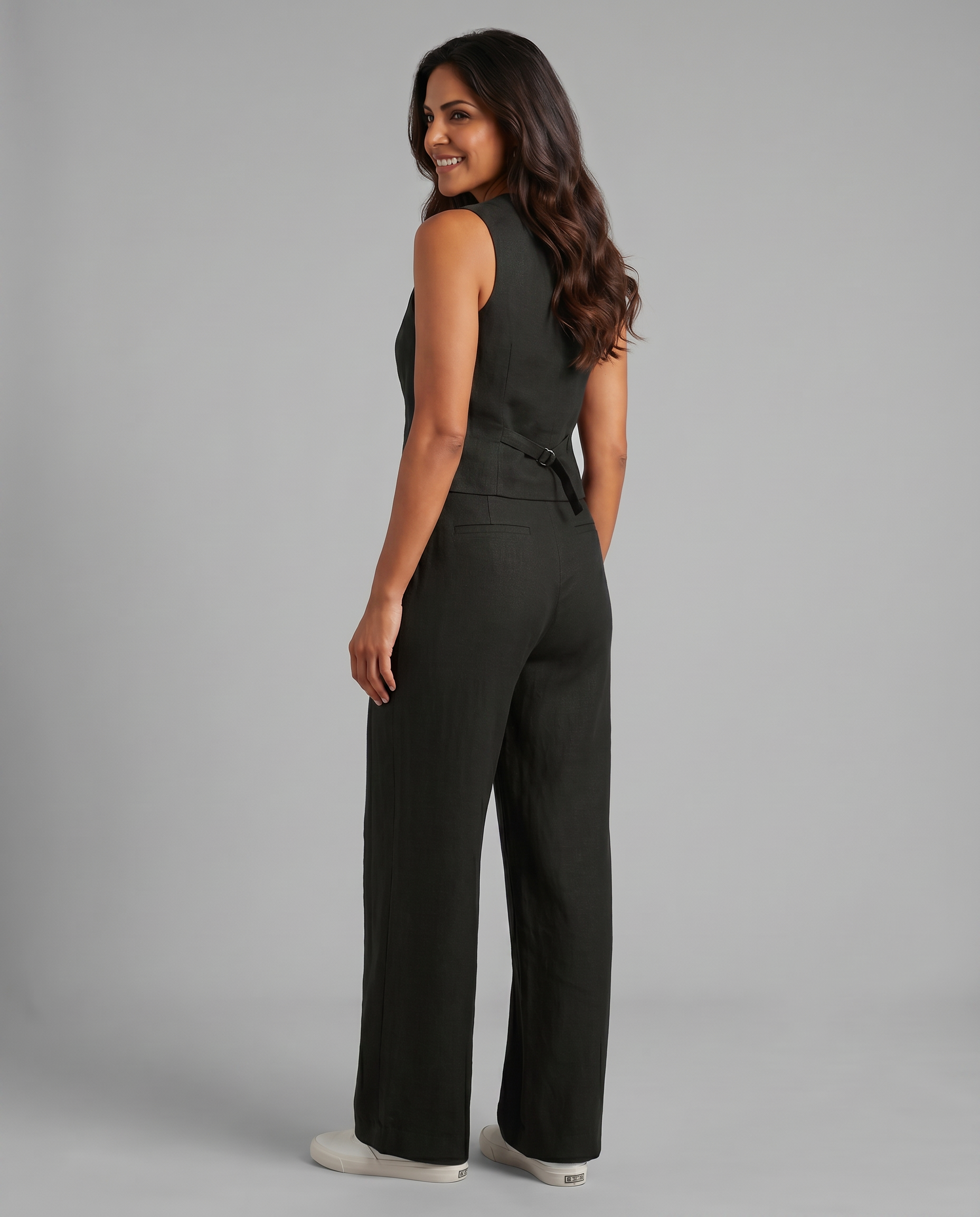 Elegantes Leinen Co-Ord Set für Frauen mit Weste und weit geschnittenen Hosen. 14