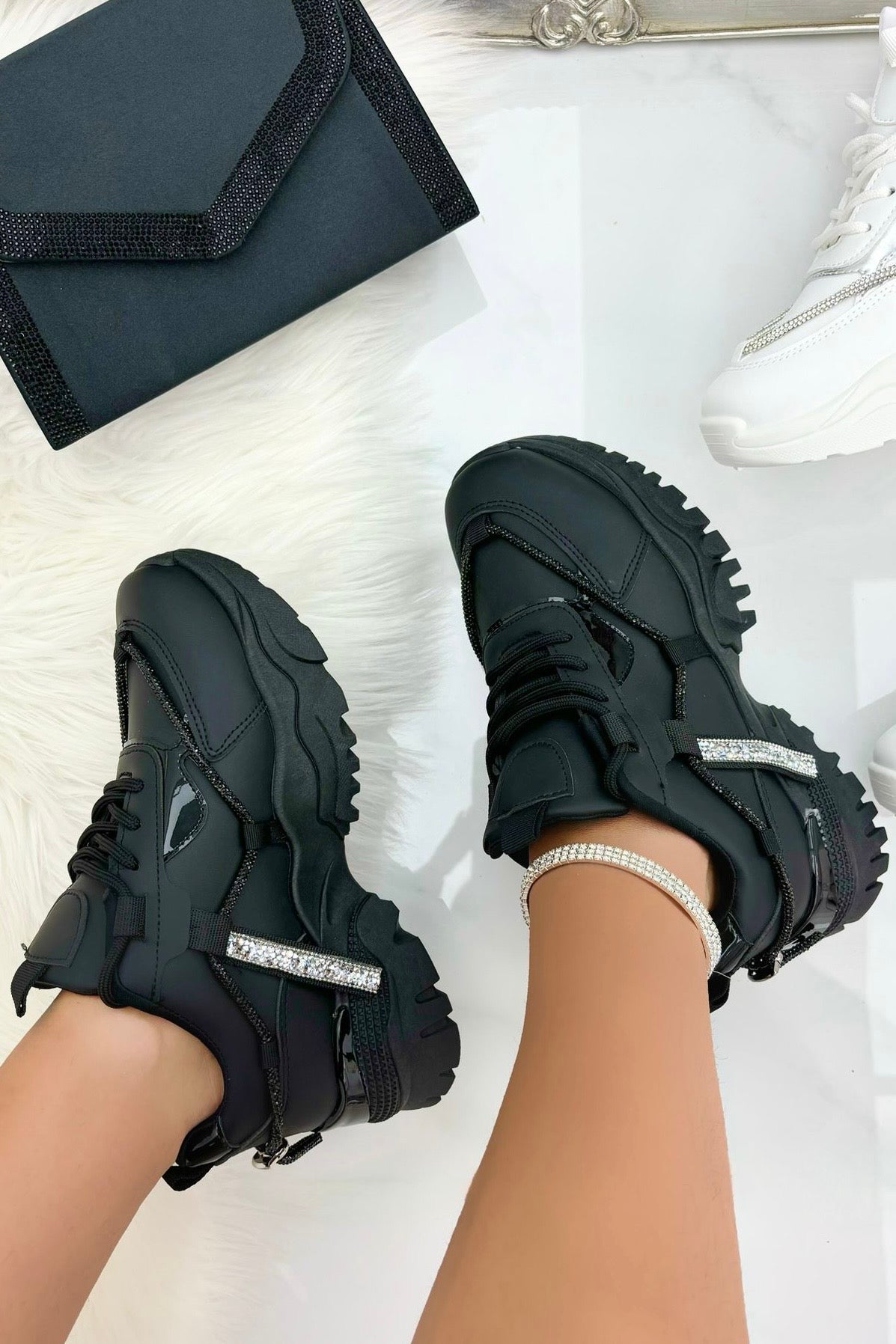 Klobige Sneaker Schwarz mit Kristallakzenten 3