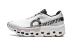 On Running Cloudmonster 2 in Frost Rock Farbe, robuste Laufschuhe für Herren. 7