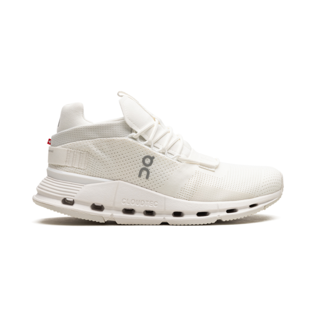 On Running Cloudnova Nachhaltige-Weiße Sneaker für den täglichen Gebrauch.
