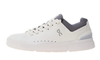 On Running The Roger Advantage Elegante Sneaker in Weiß mit beigen Details. 2