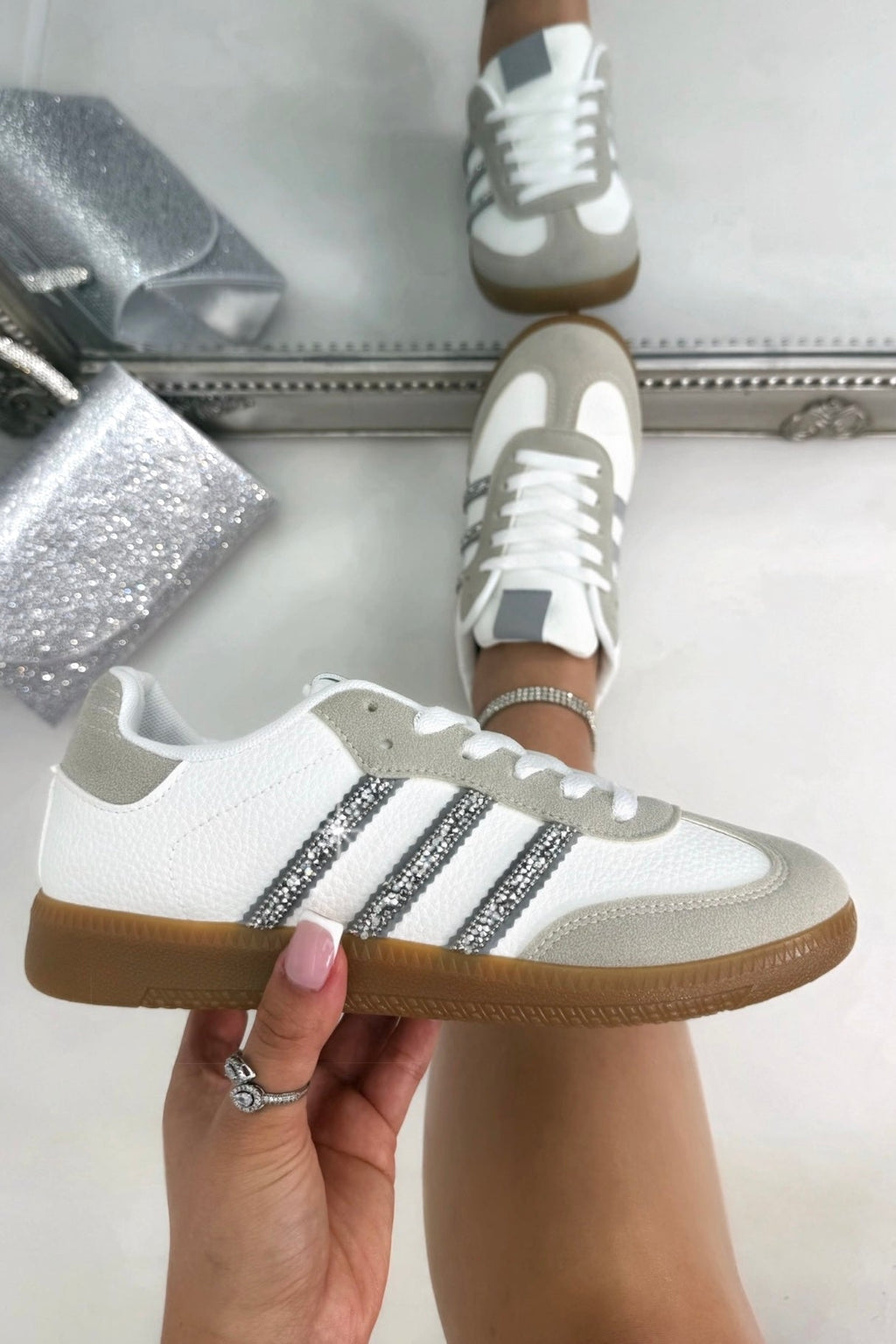 Retro Sneaker Weiß mit Kristallstreifen