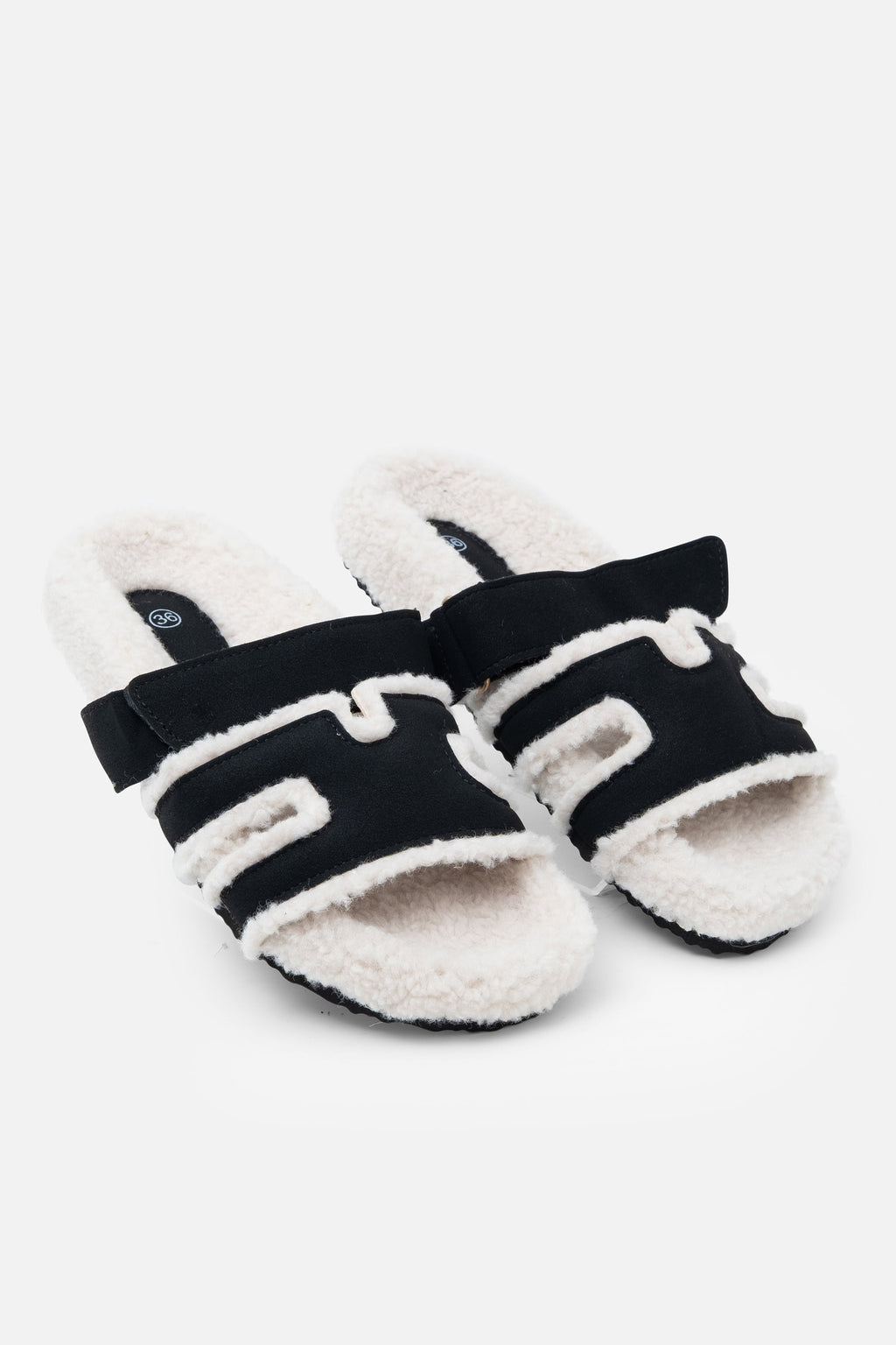 Gemütliche Snuggle Chic Slipper Sliders in Schwarz für ultimativen Komfort. 7