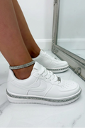 Sportliche Sneaker Weiß mit Kristallbesatz