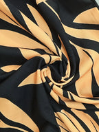 Tropisches Haltertop und weite Hose für Frauen in elegantem Design. 8